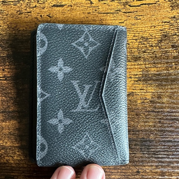 Black and Grey LV Men’s Card Holder - Picture 2 of 3
